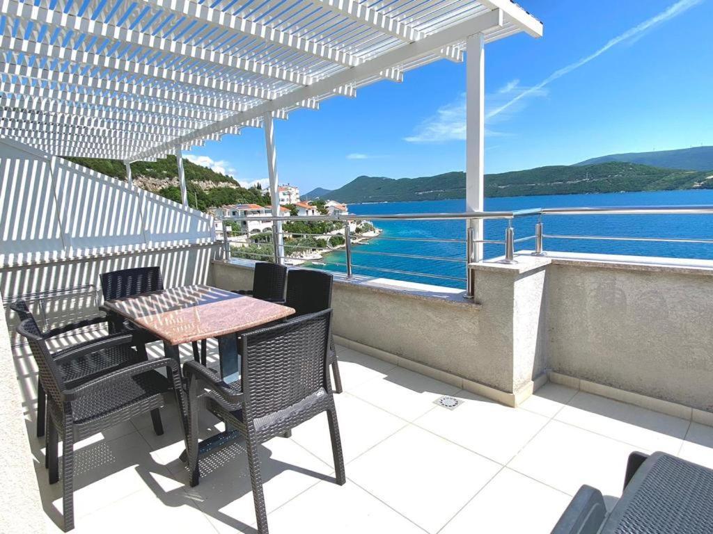 Apartments Domane Nenad 네움 외부 사진