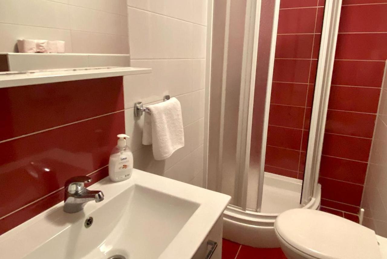Apartments Domane Nenad 네움 외부 사진