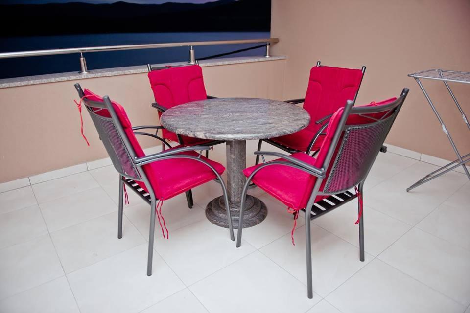 Apartments Domane Nenad 네움 외부 사진