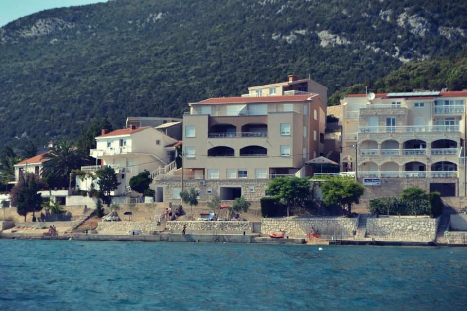 Apartments Domane Nenad 네움 외부 사진